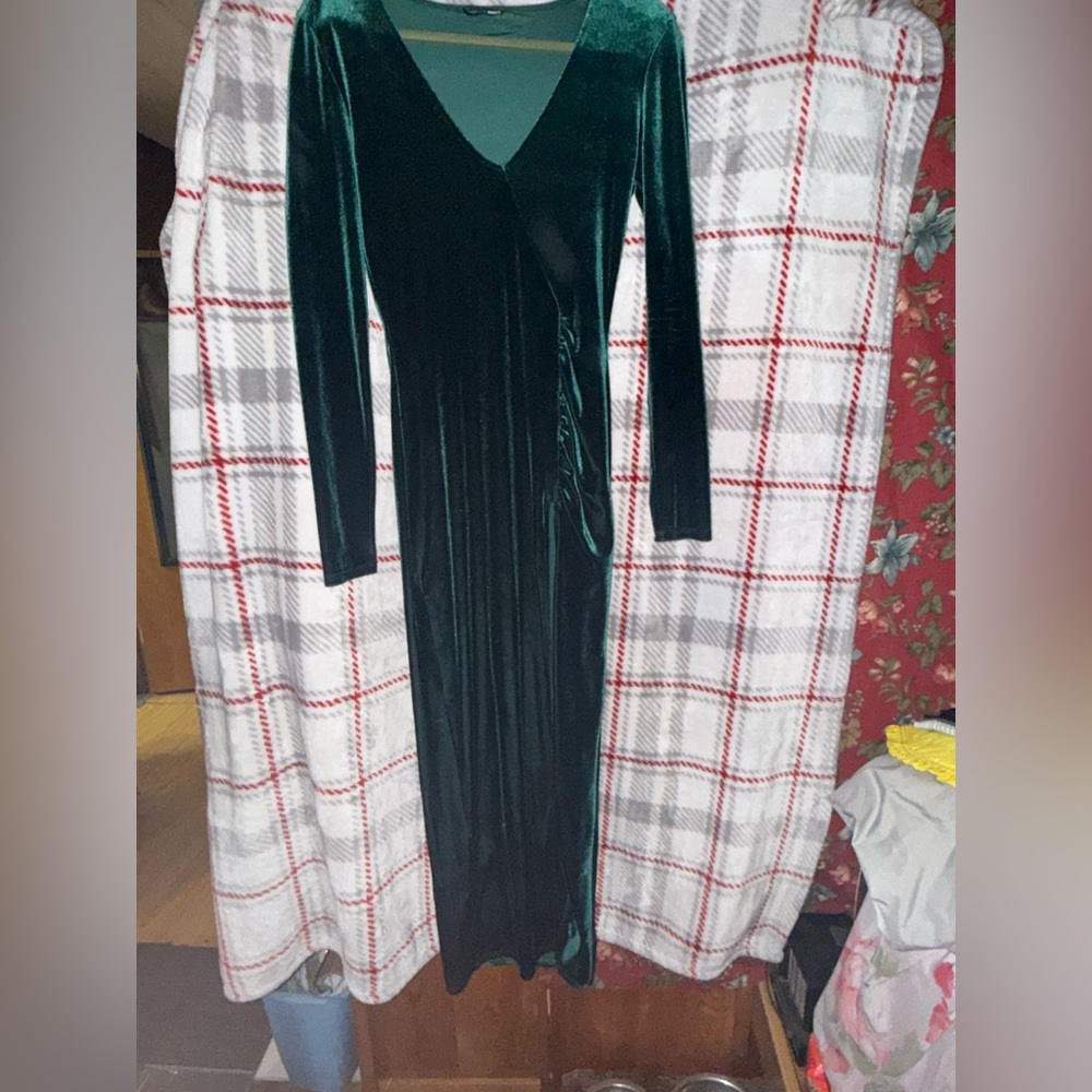 Fashion Nova Deep Green Velvet Long Sleeve Dress